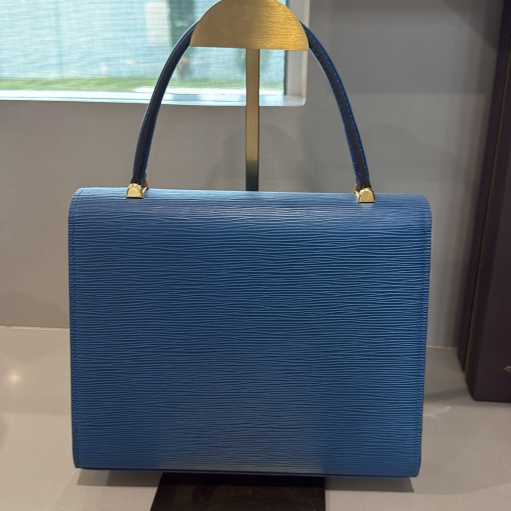 Louis Vuitton Handbag - Picture 3 of 8
